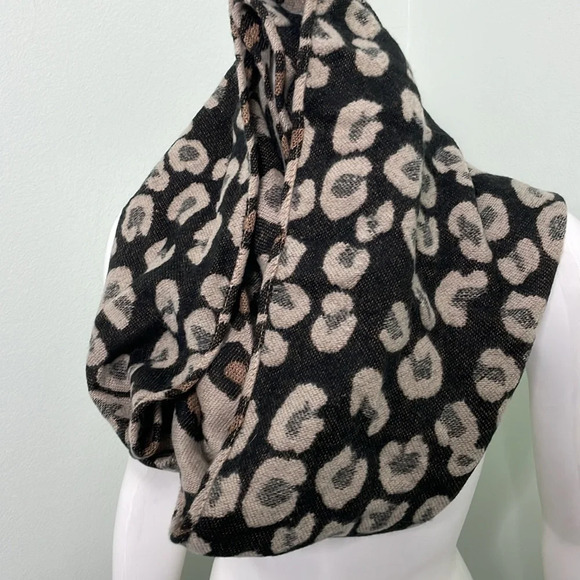 Aldo - Reversible Leopard Infinity Scarf - Picture 6 of 6